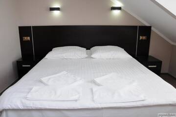 Фото номера Двухместный номер с 1 кроватью или 2 отдельными кроватями Отель Hotel Mużakowski г. Ленкница 4