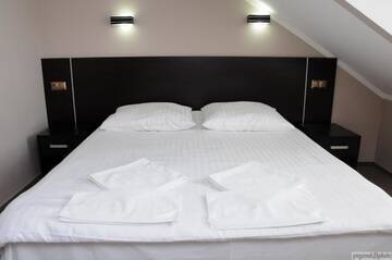 Фото номера Двухместный номер с 1 кроватью или 2 отдельными кроватями Отель Hotel Mużakowski г. Ленкница 6