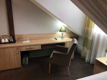 Фото номера Небольшой двухместный номер с 2 отдельными кроватями Отель Hotel Mużakowski г. Ленкница 3