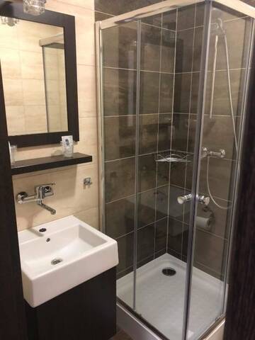 Фото номера Небольшой двухместный номер с 2 отдельными кроватями Отель Hotel Mużakowski г. Ленкница 6