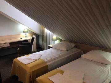 Фото номера Двухместный номер Делюкс с 1 кроватью Отель Hotel Mużakowski г. Ленкница 3