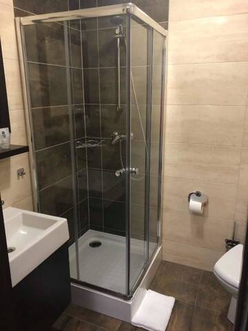 Фото номера Двухместный номер Делюкс с 1 кроватью Отель Hotel Mużakowski г. Ленкница 5