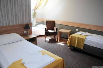 Фото номера Четырехместный номер &quot;Комфорт&quot; Отель Hotel Mużakowski г. Ленкница 2